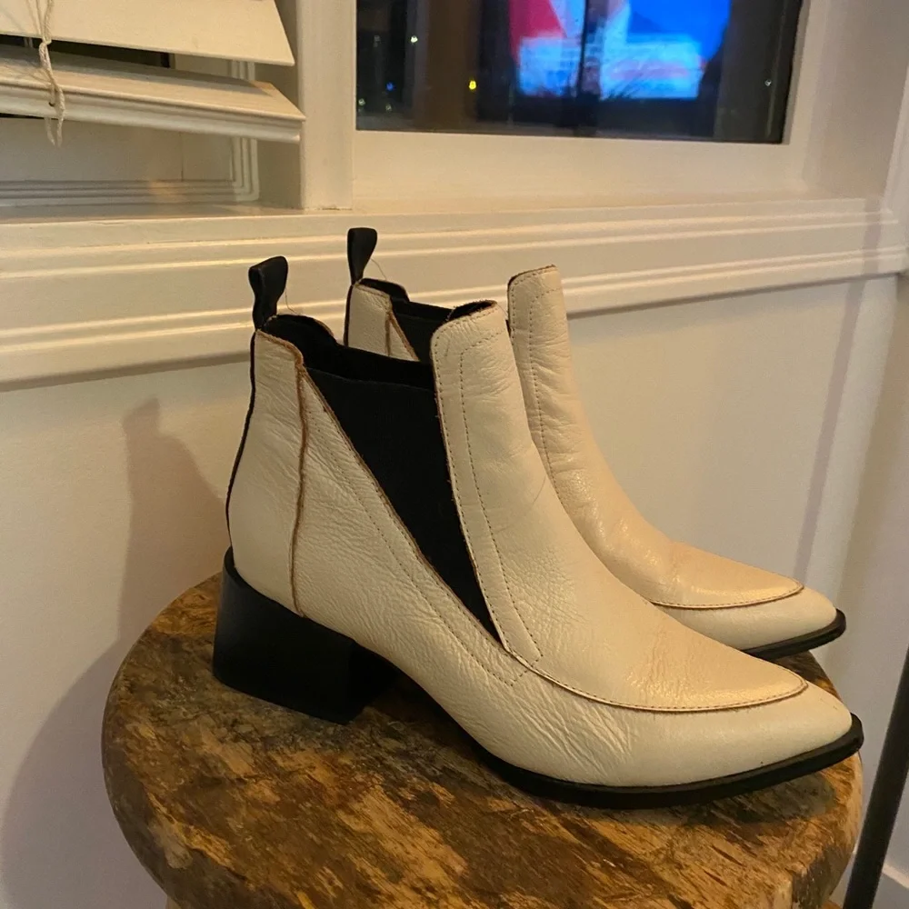 White leather ankle boots - Picture 3 of 3